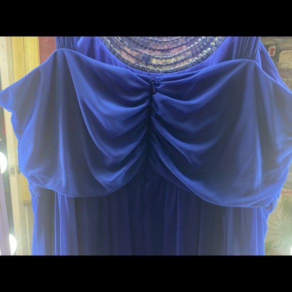 Long formal dress - Picture 5 of 8